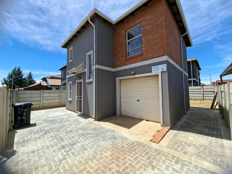 3 Bedroom Property for Sale in Albertsdal Gauteng
