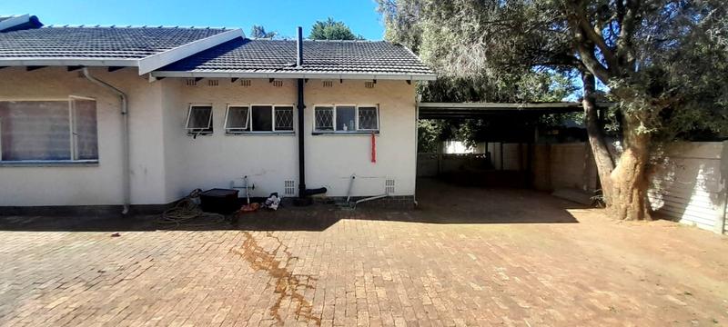 6 Bedroom Property for Sale in Parkhill Gardens Gauteng