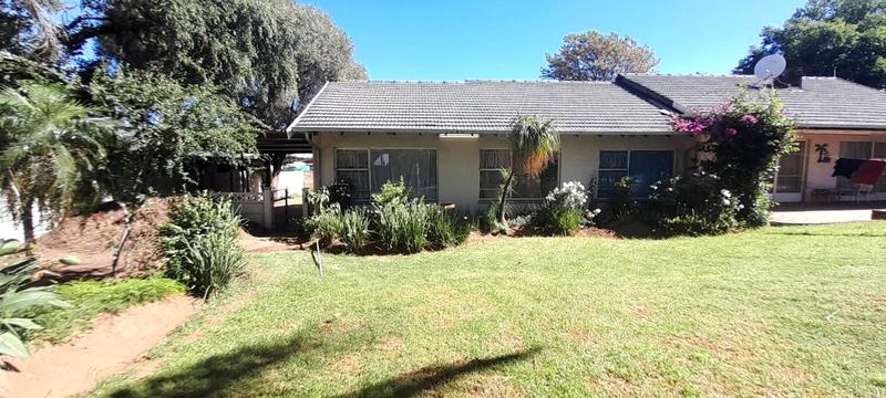 6 Bedroom Property for Sale in Parkhill Gardens Gauteng