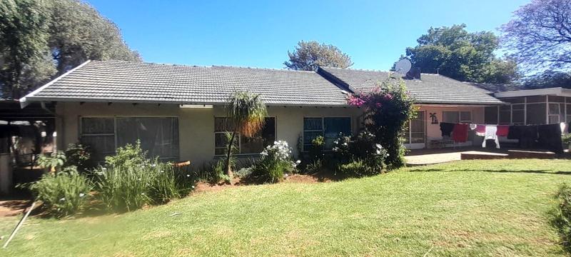 6 Bedroom Property for Sale in Parkhill Gardens Gauteng