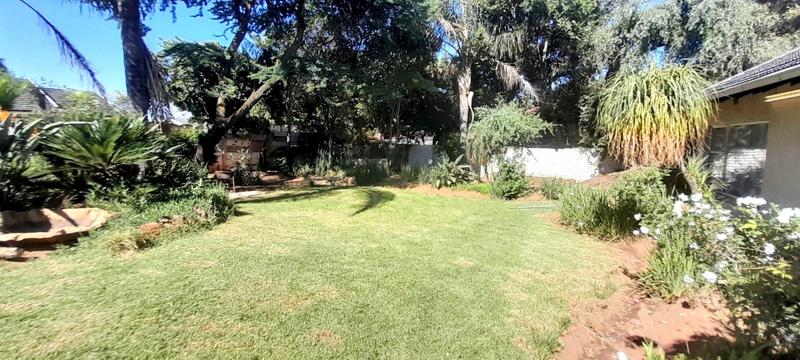 6 Bedroom Property for Sale in Parkhill Gardens Gauteng
