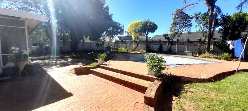 6 Bedroom Property for Sale in Parkhill Gardens Gauteng