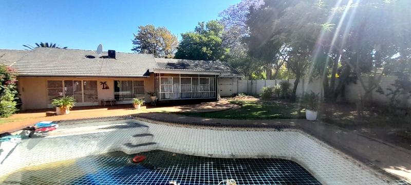 6 Bedroom Property for Sale in Parkhill Gardens Gauteng