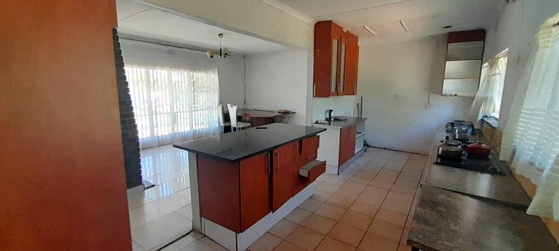 6 Bedroom Property for Sale in Parkhill Gardens Gauteng