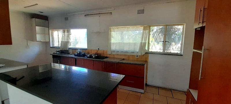 6 Bedroom Property for Sale in Parkhill Gardens Gauteng