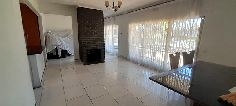 6 Bedroom Property for Sale in Parkhill Gardens Gauteng
