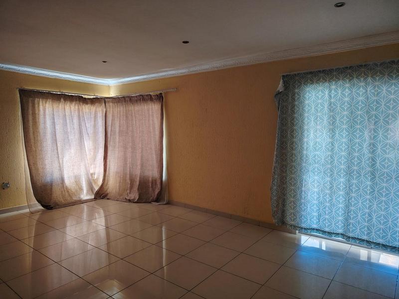 To Let 4 Bedroom Property for Rent in Liefde en Vrede Gauteng