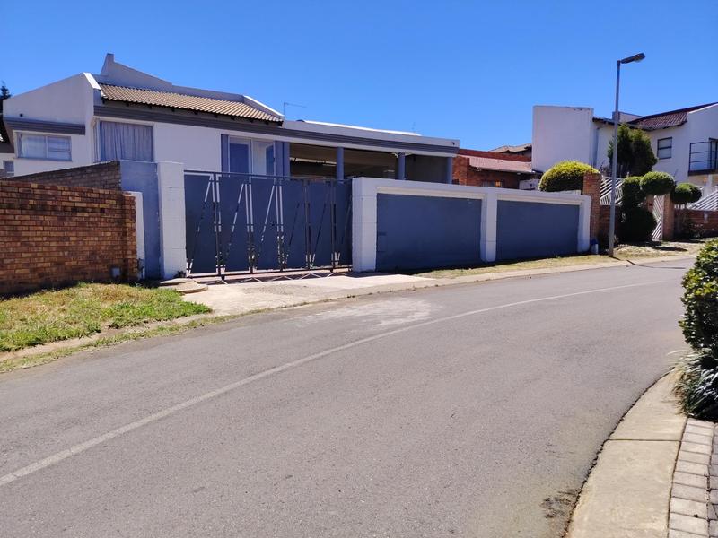 To Let 4 Bedroom Property for Rent in Liefde en Vrede Gauteng