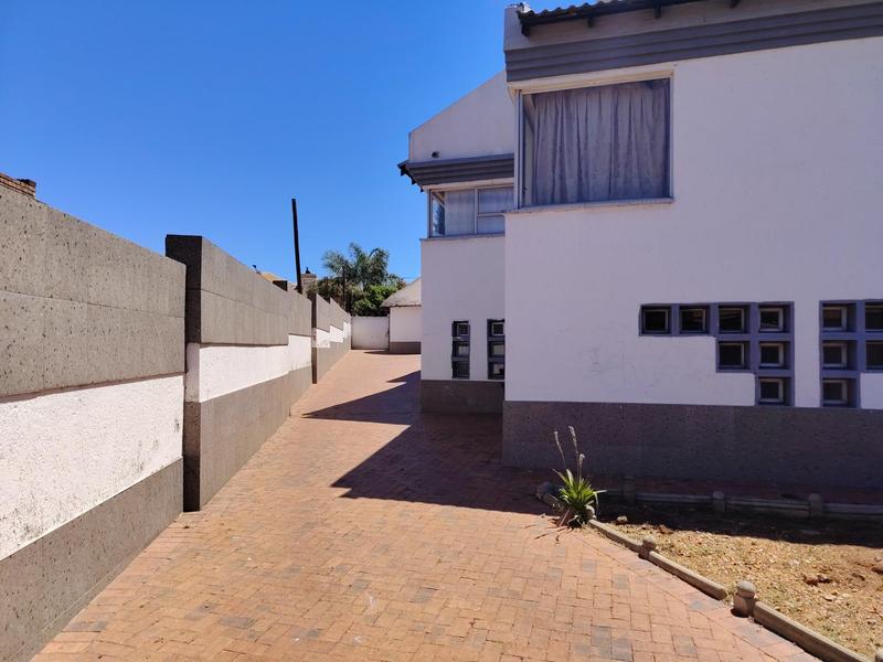 To Let 4 Bedroom Property for Rent in Liefde en Vrede Gauteng