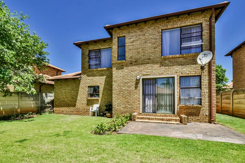 3 Bedroom Property for Sale in Weltevreden Park Gauteng