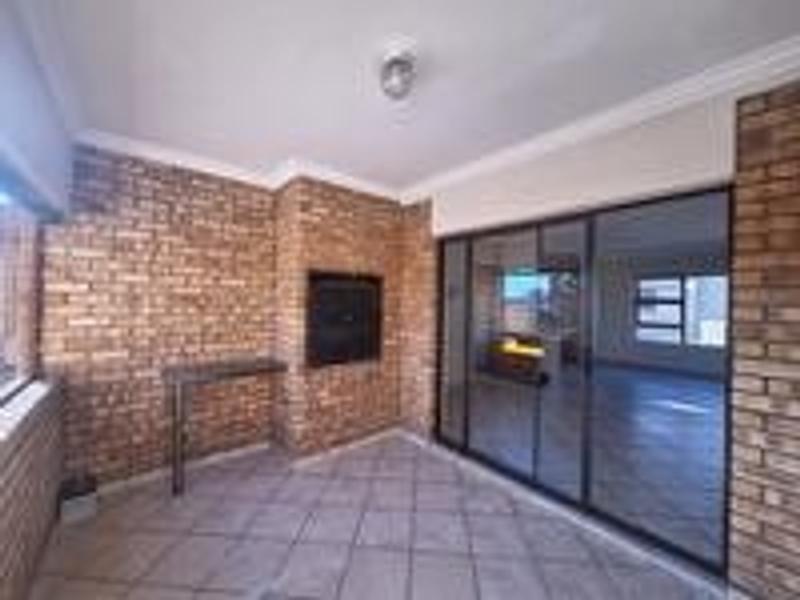 To Let 2 Bedroom Property for Rent in Sonneveld Gauteng