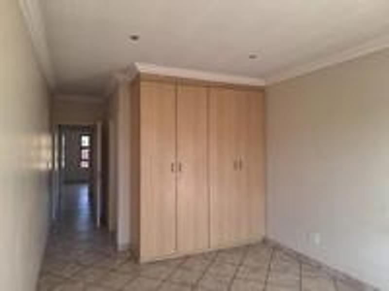 To Let 2 Bedroom Property for Rent in Sonneveld Gauteng