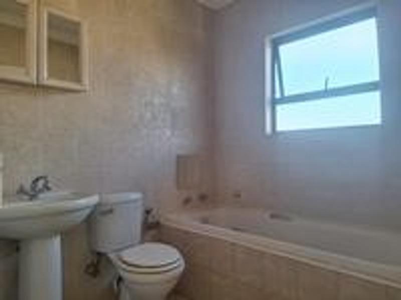 To Let 2 Bedroom Property for Rent in Sonneveld Gauteng