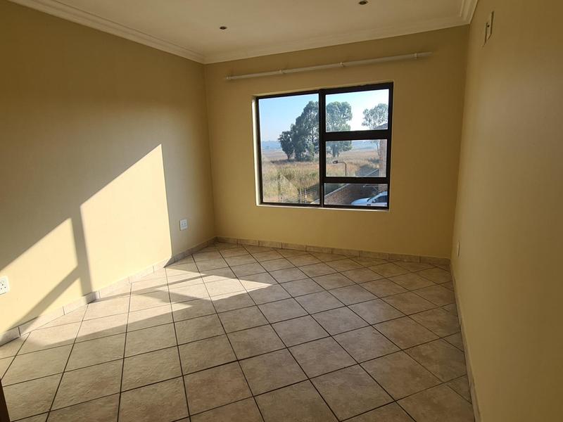 To Let 2 Bedroom Property for Rent in Sonneveld Gauteng