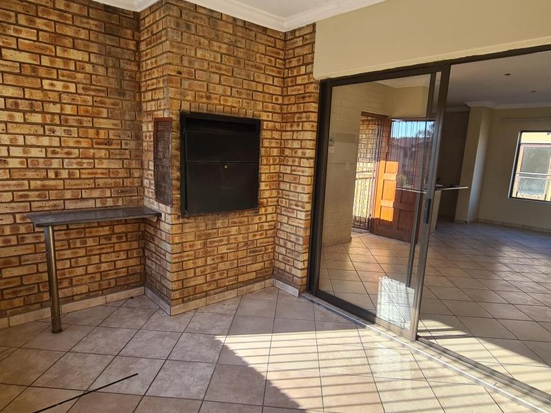 To Let 2 Bedroom Property for Rent in Sonneveld Gauteng