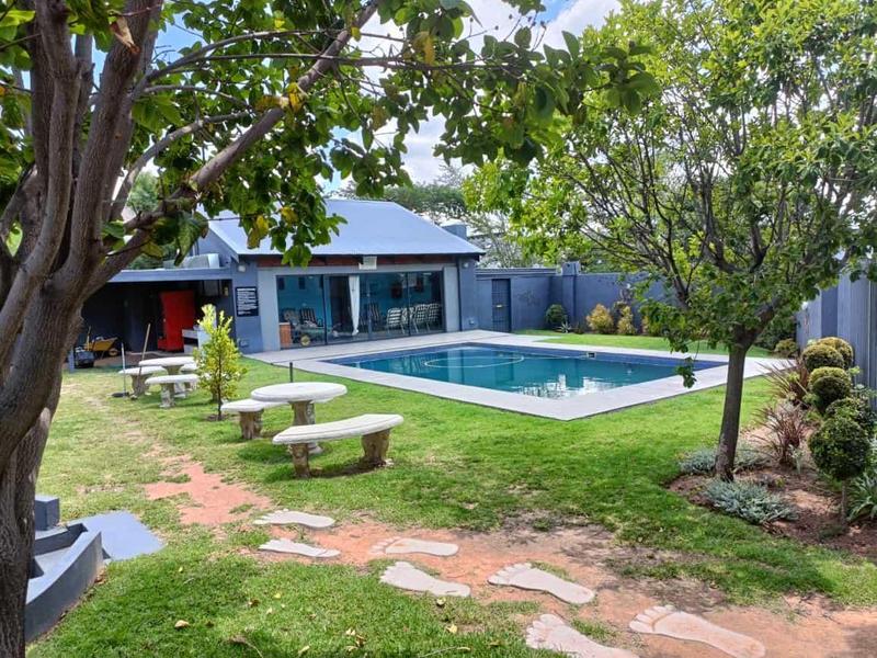 To Let 2 Bedroom Property for Rent in Greenstone Hill Gauteng