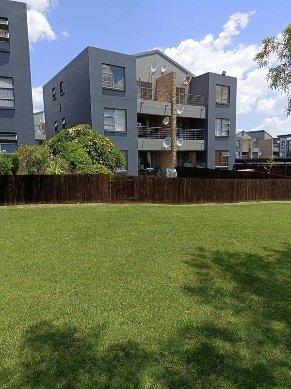 To Let 2 Bedroom Property for Rent in Greenstone Hill Gauteng