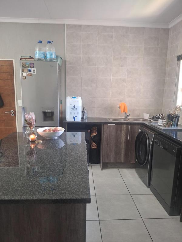 2 Bedroom Property for Sale in Victory Park Gauteng