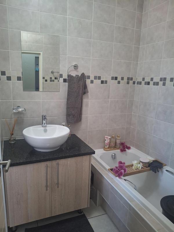 2 Bedroom Property for Sale in Victory Park Gauteng