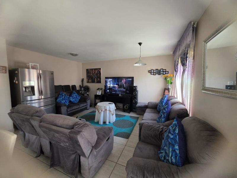 To Let 3 Bedroom Property for Rent in Glen Marais Gauteng