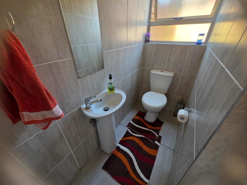 To Let 3 Bedroom Property for Rent in Glen Marais Gauteng
