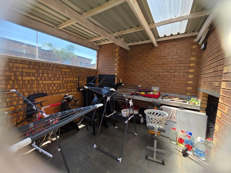 To Let 3 Bedroom Property for Rent in Glen Marais Gauteng