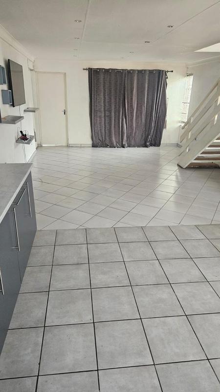4 Bedroom Property for Sale in Sonneveld Gauteng