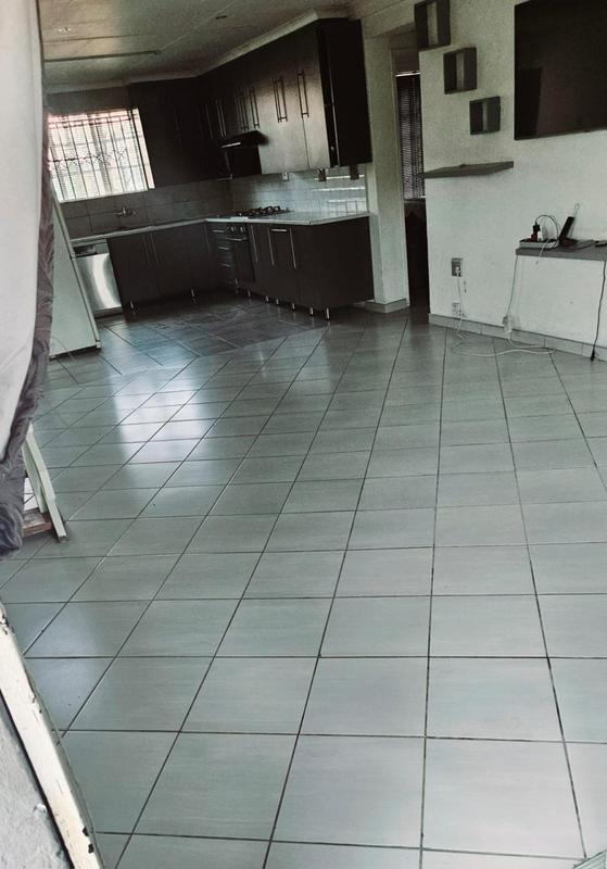 4 Bedroom Property for Sale in Sonneveld Gauteng