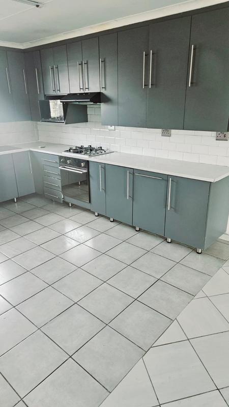 4 Bedroom Property for Sale in Sonneveld Gauteng