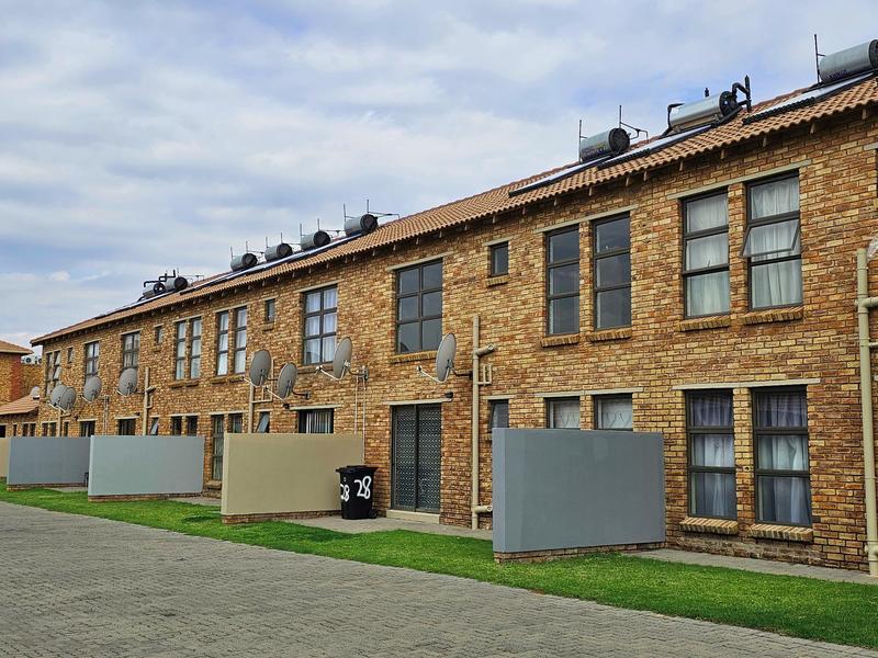 To Let 2 Bedroom Property for Rent in Princess A H Gauteng