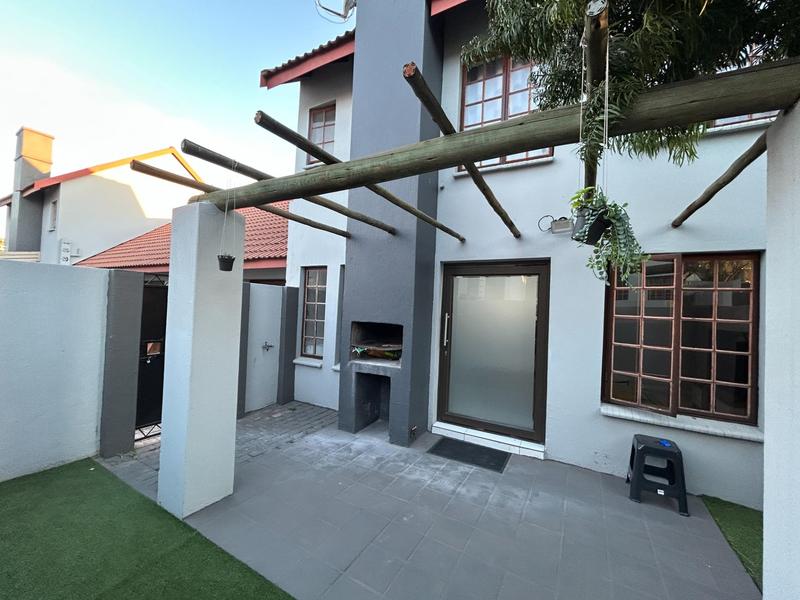 To Let 2 Bedroom Property for Rent in Kosmosdal Gauteng