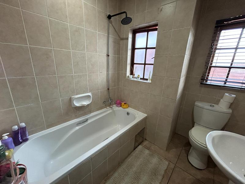 To Let 2 Bedroom Property for Rent in Kosmosdal Gauteng