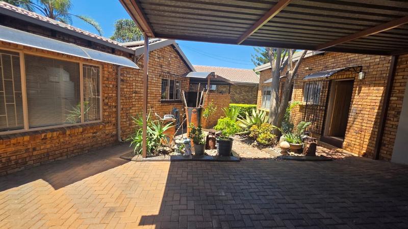 4 Bedroom Property for Sale in Doornpoort Gauteng