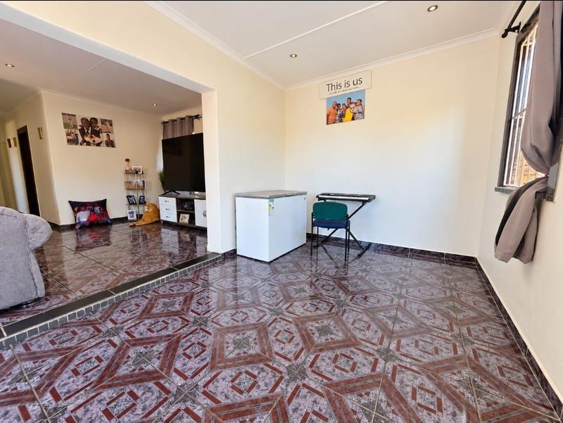 4 Bedroom Property for Sale in Bromhof Gauteng