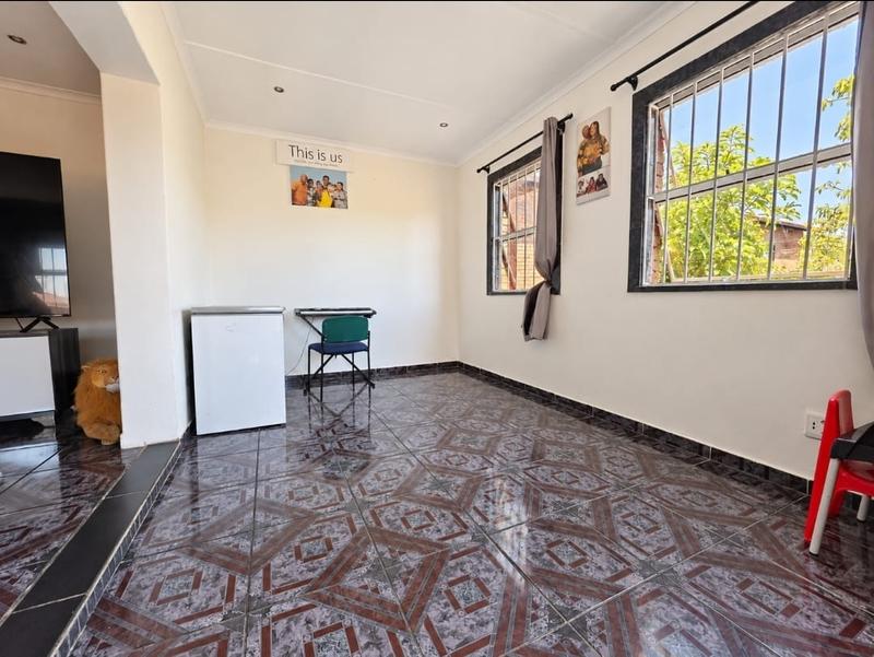 4 Bedroom Property for Sale in Bromhof Gauteng