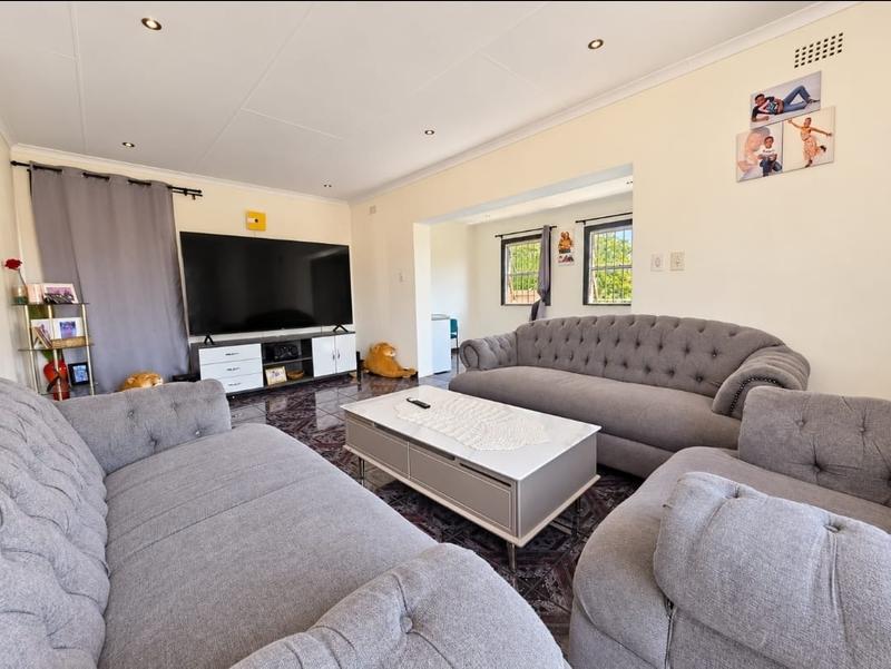 4 Bedroom Property for Sale in Bromhof Gauteng