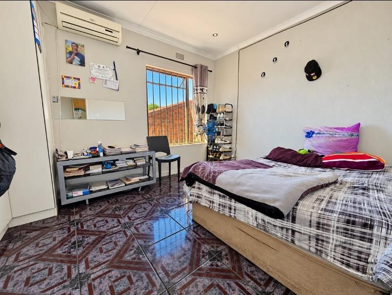 4 Bedroom Property for Sale in Bromhof Gauteng