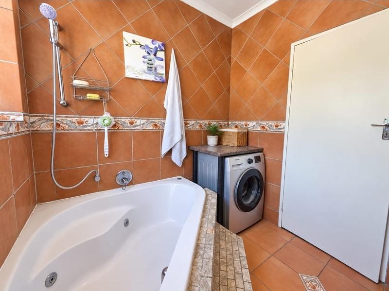4 Bedroom Property for Sale in Bromhof Gauteng