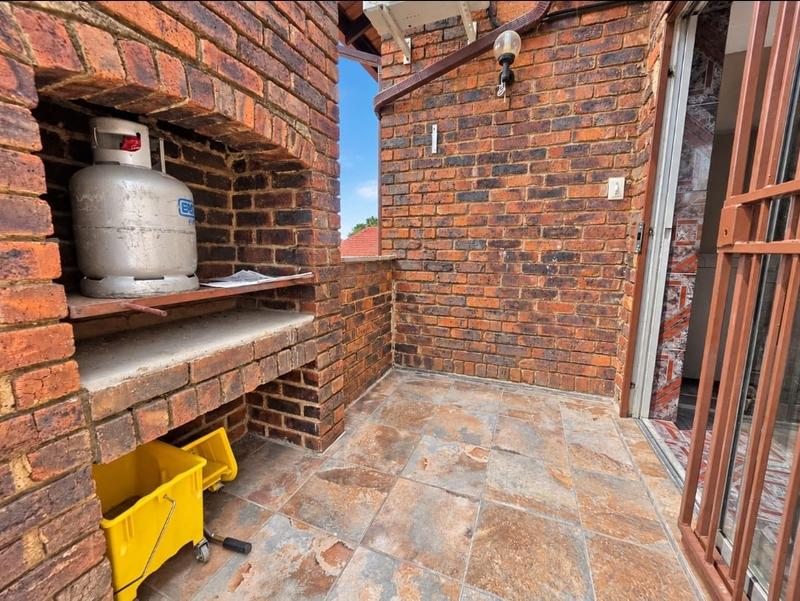 4 Bedroom Property for Sale in Bromhof Gauteng