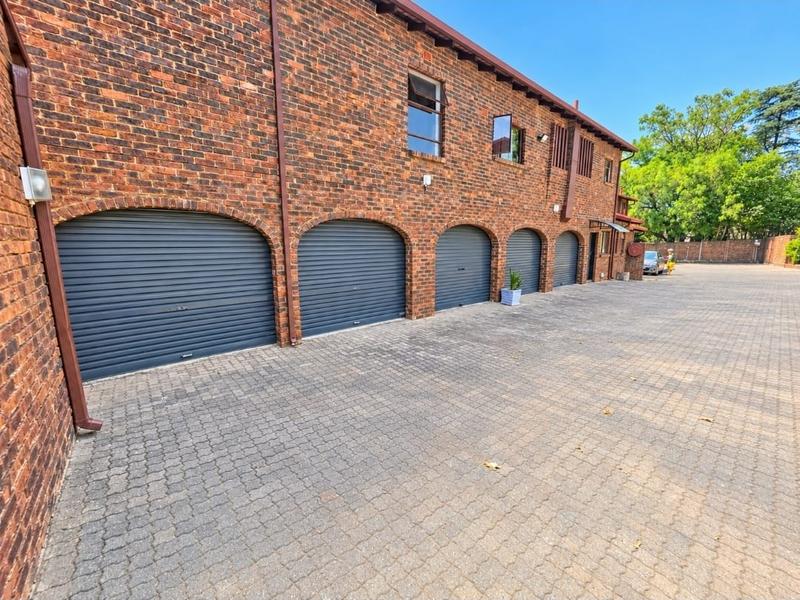 4 Bedroom Property for Sale in Bromhof Gauteng