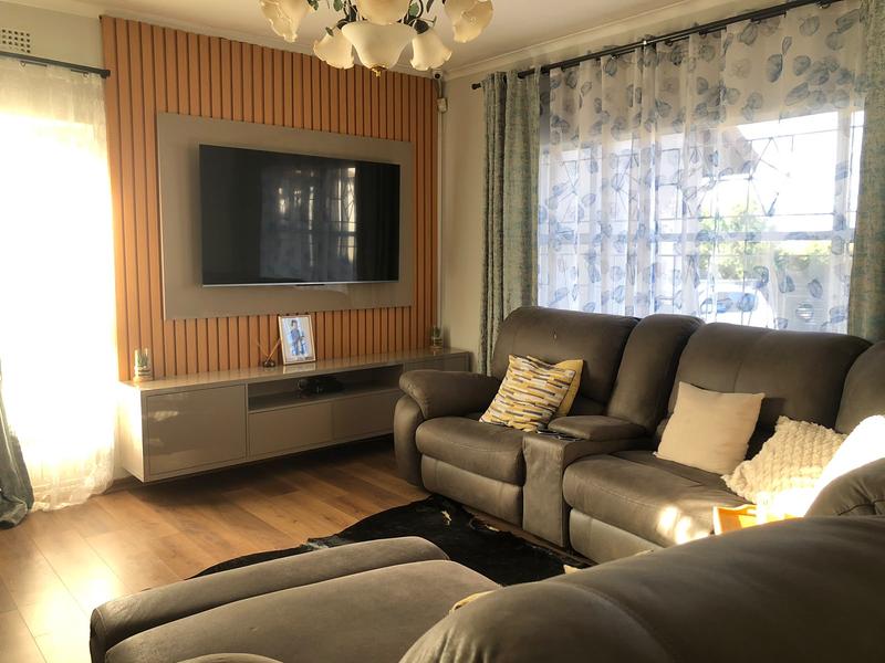 4 Bedroom Property for Sale in Birchleigh North Gauteng