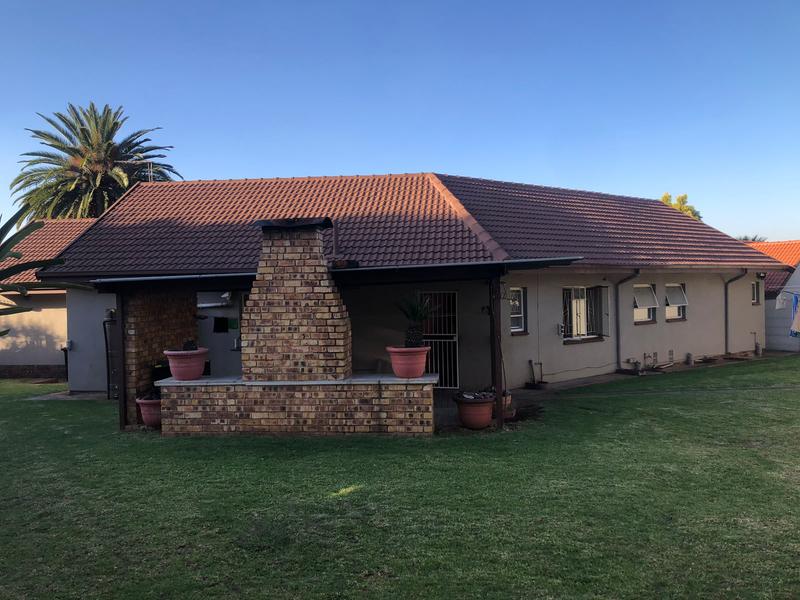 4 Bedroom Property for Sale in Birchleigh North Gauteng