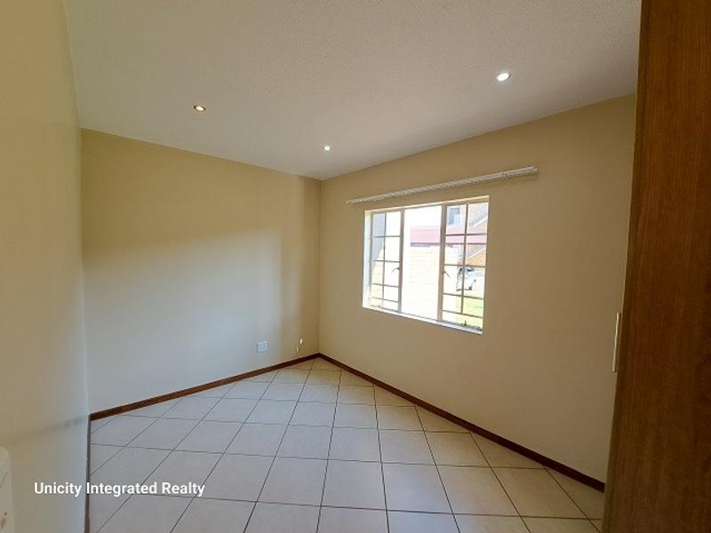 2 Bedroom Property for Sale in Monavoni Gauteng