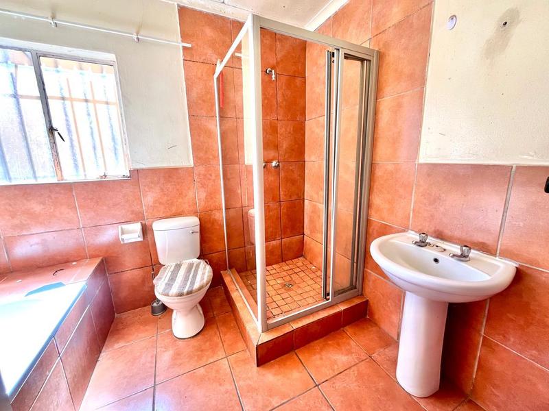 2 Bedroom Property for Sale in Greenhills Gauteng