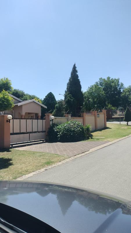 3 Bedroom Property for Sale in Oakdene Gauteng