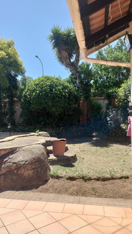 3 Bedroom Property for Sale in Oakdene Gauteng