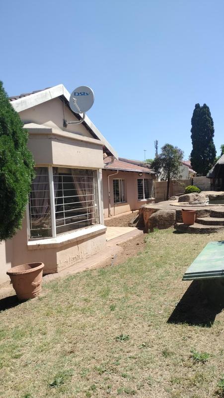 3 Bedroom Property for Sale in Oakdene Gauteng