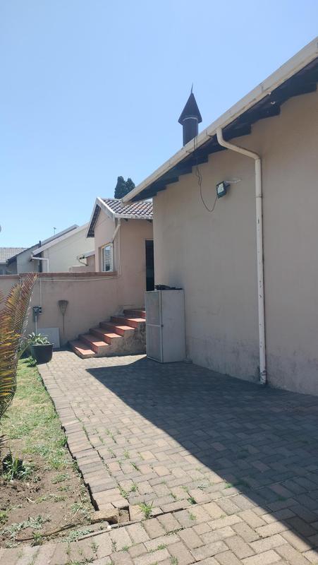 3 Bedroom Property for Sale in Oakdene Gauteng