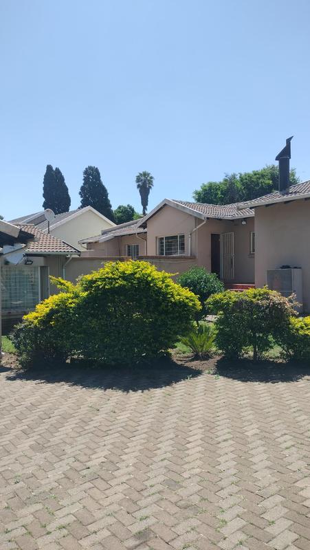 3 Bedroom Property for Sale in Oakdene Gauteng