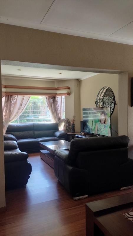 3 Bedroom Property for Sale in Oakdene Gauteng